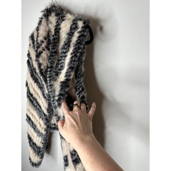 Marc by Marc Jacobs Cream Black Striped Knitted Soft Rabbit Fur Pocket Vest OS - Picture 9 of 16